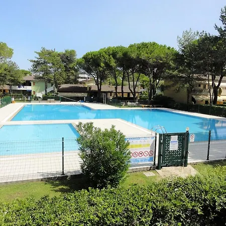 Great Flat In A With Pool