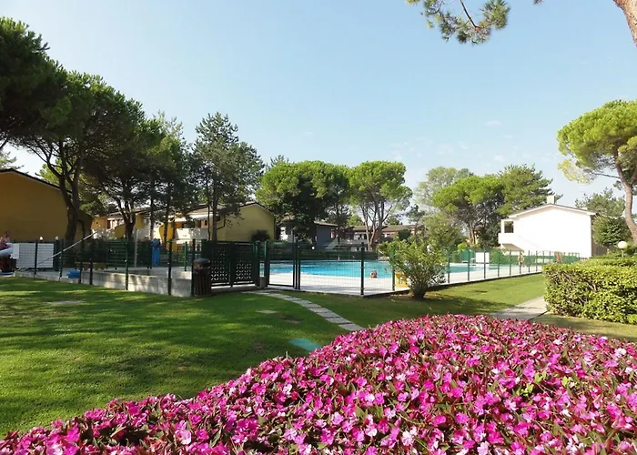 Great Flat In A With Pool * Bibione