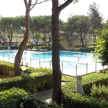 Great Flat In A With Pool アパート ビビオーネ